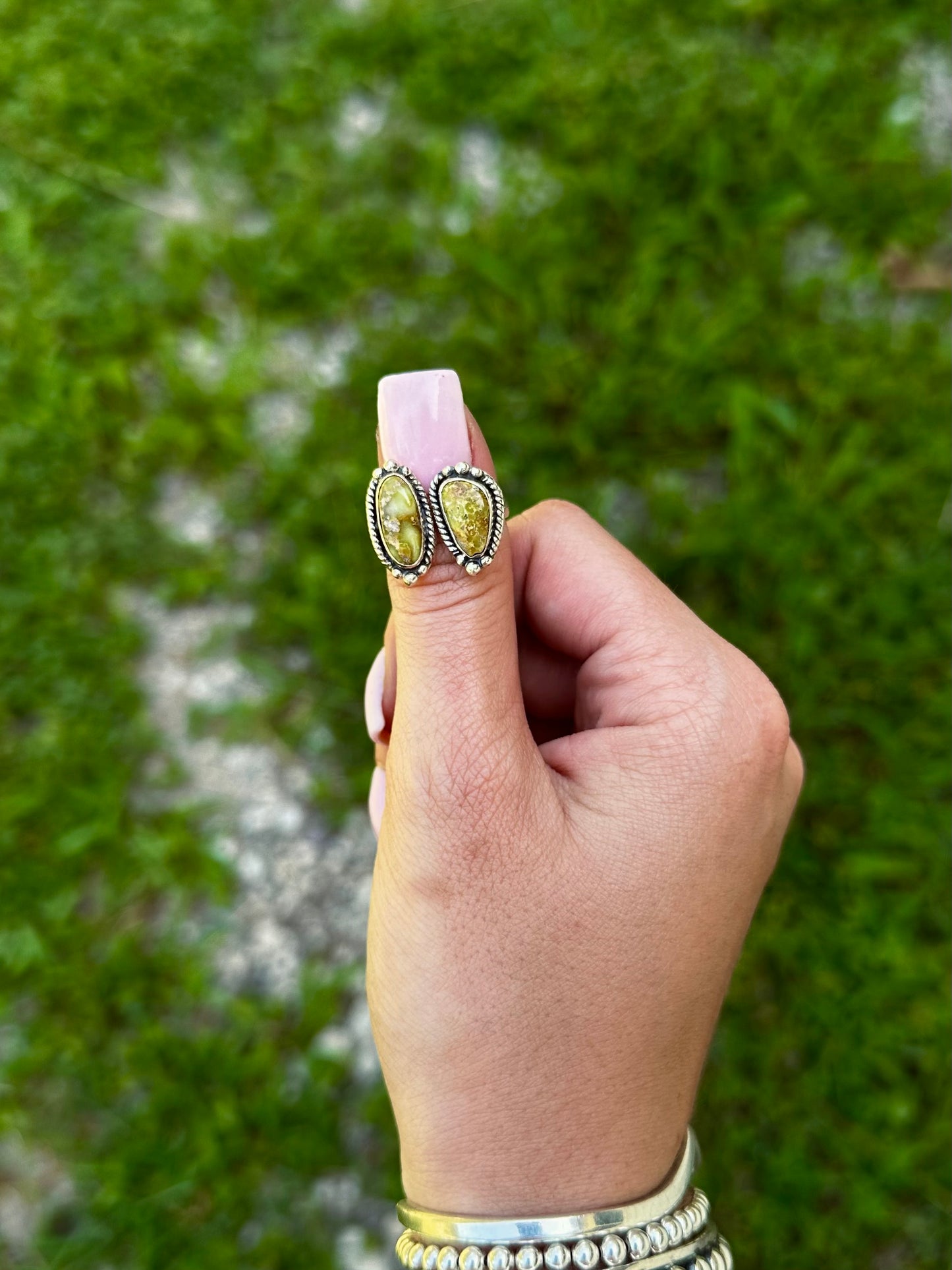 Adjustable dark palomino floater ring