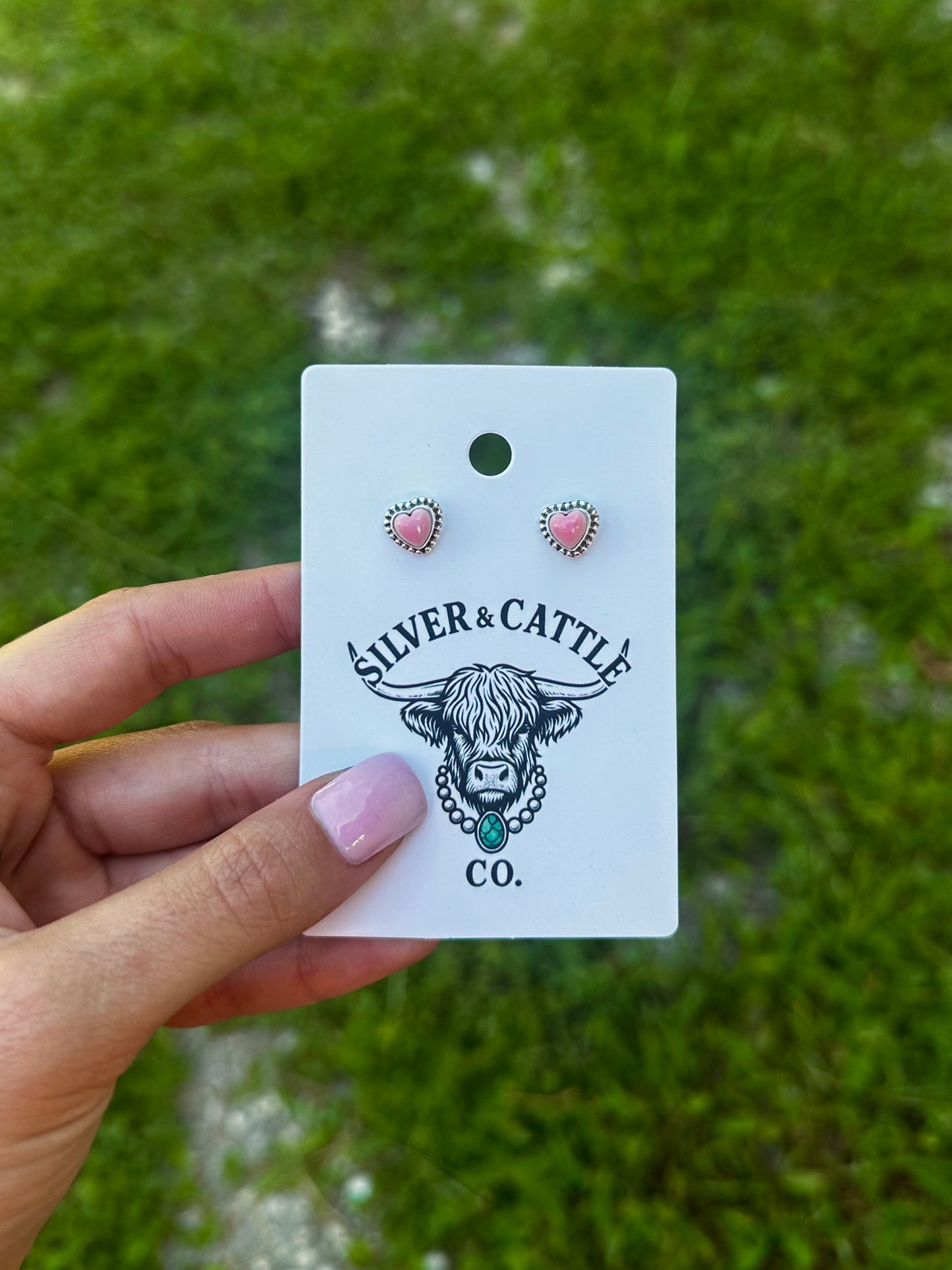Pink conch heart stud earrings