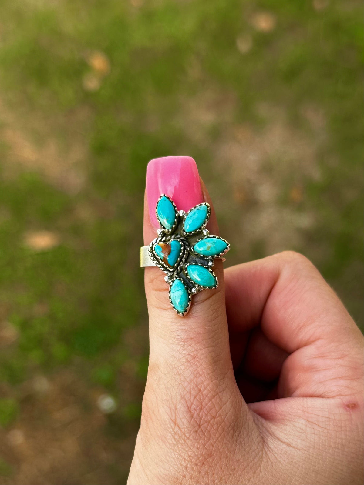 Adjustable heart half cluster ring