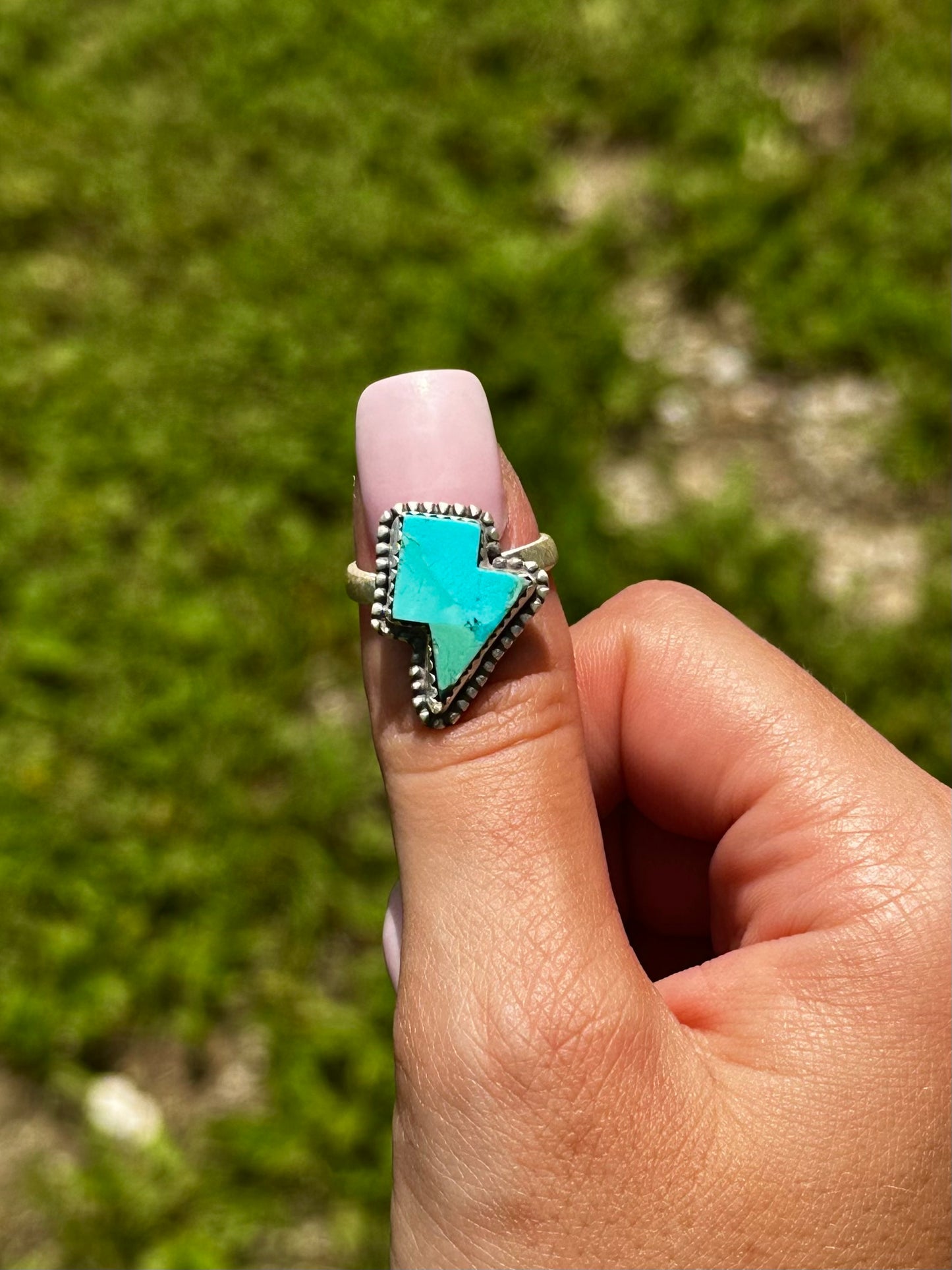 Adjustable lightning ring