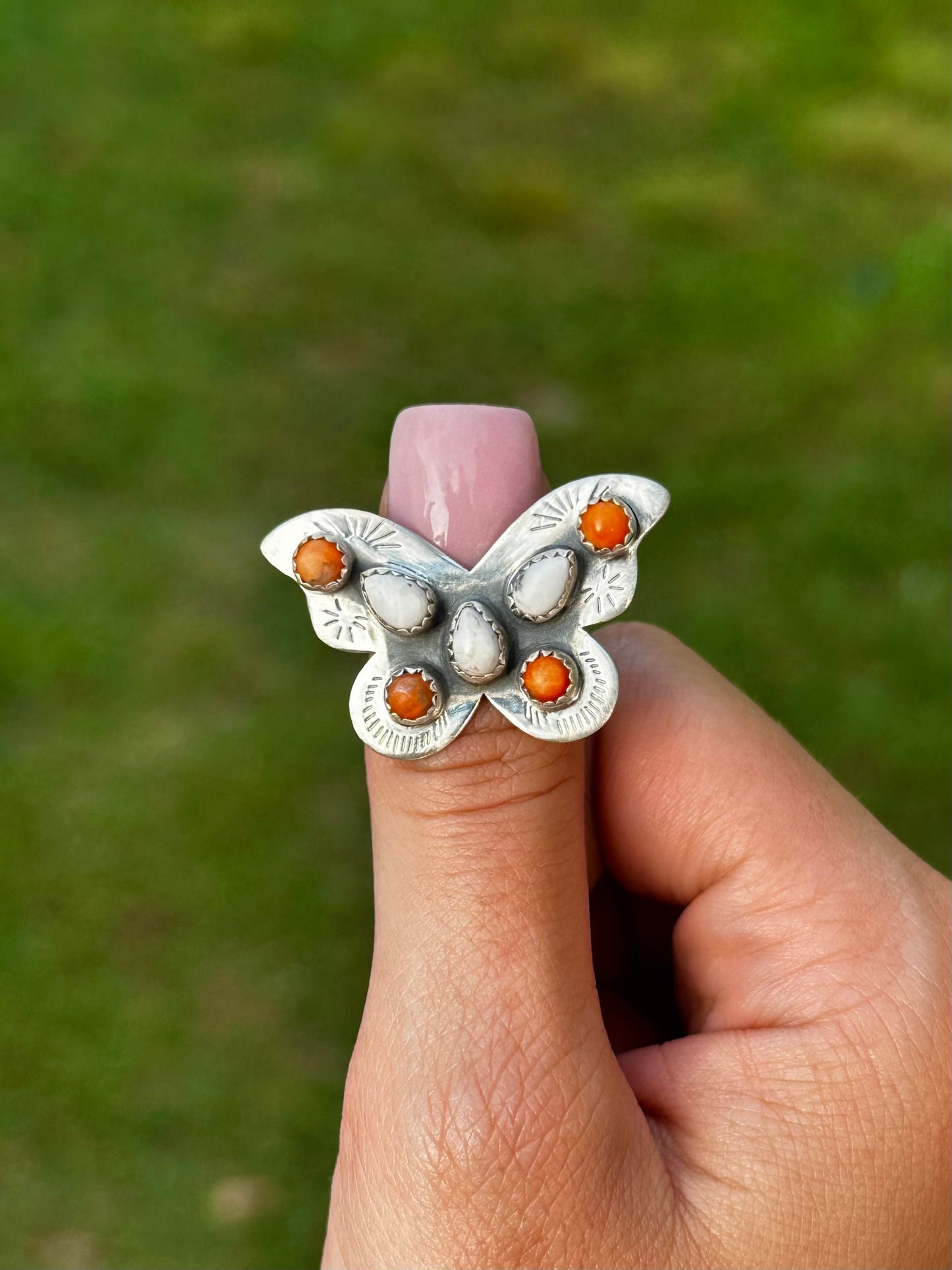 Adjustable multistone butterfly ring