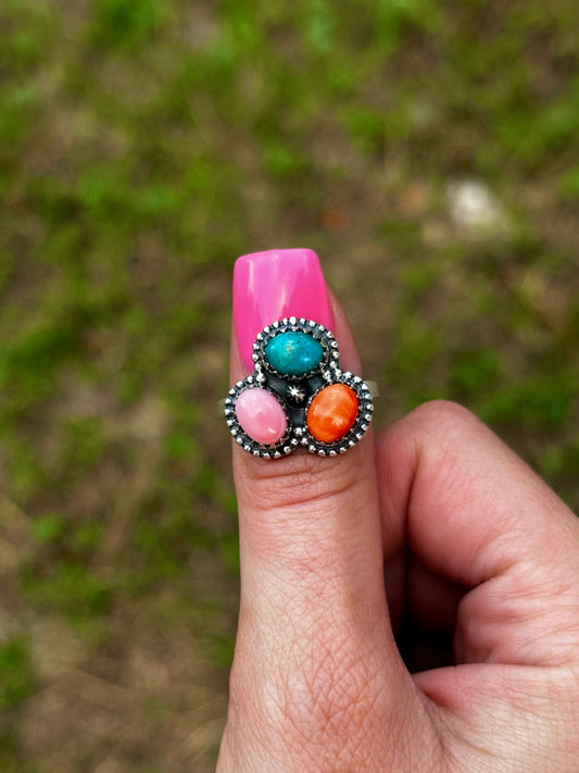 Adjustable multi stone ring