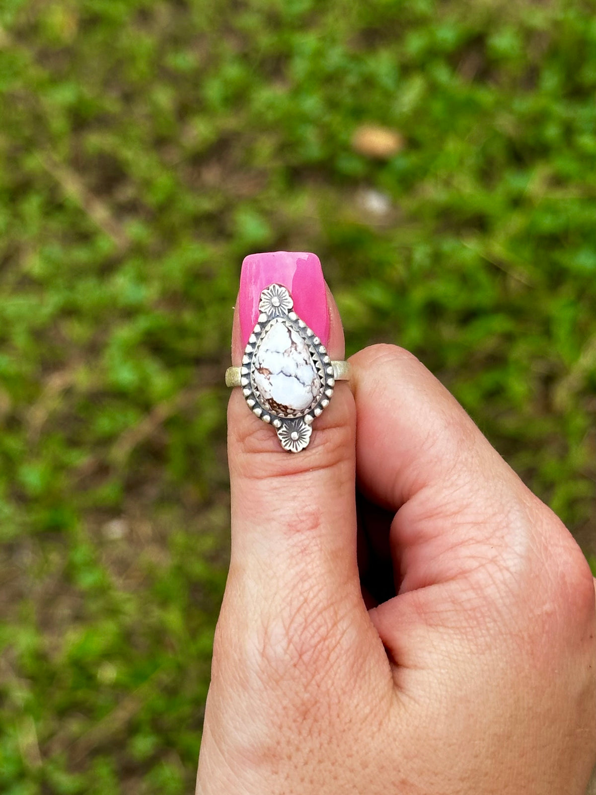 Adjustable wild horse ring