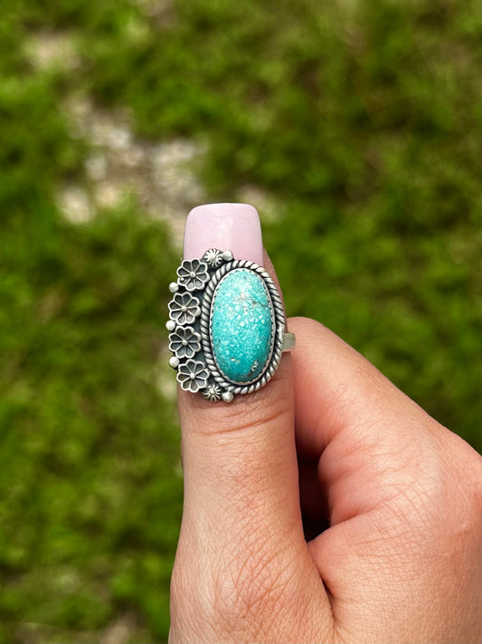 Adjustable white water flower ring