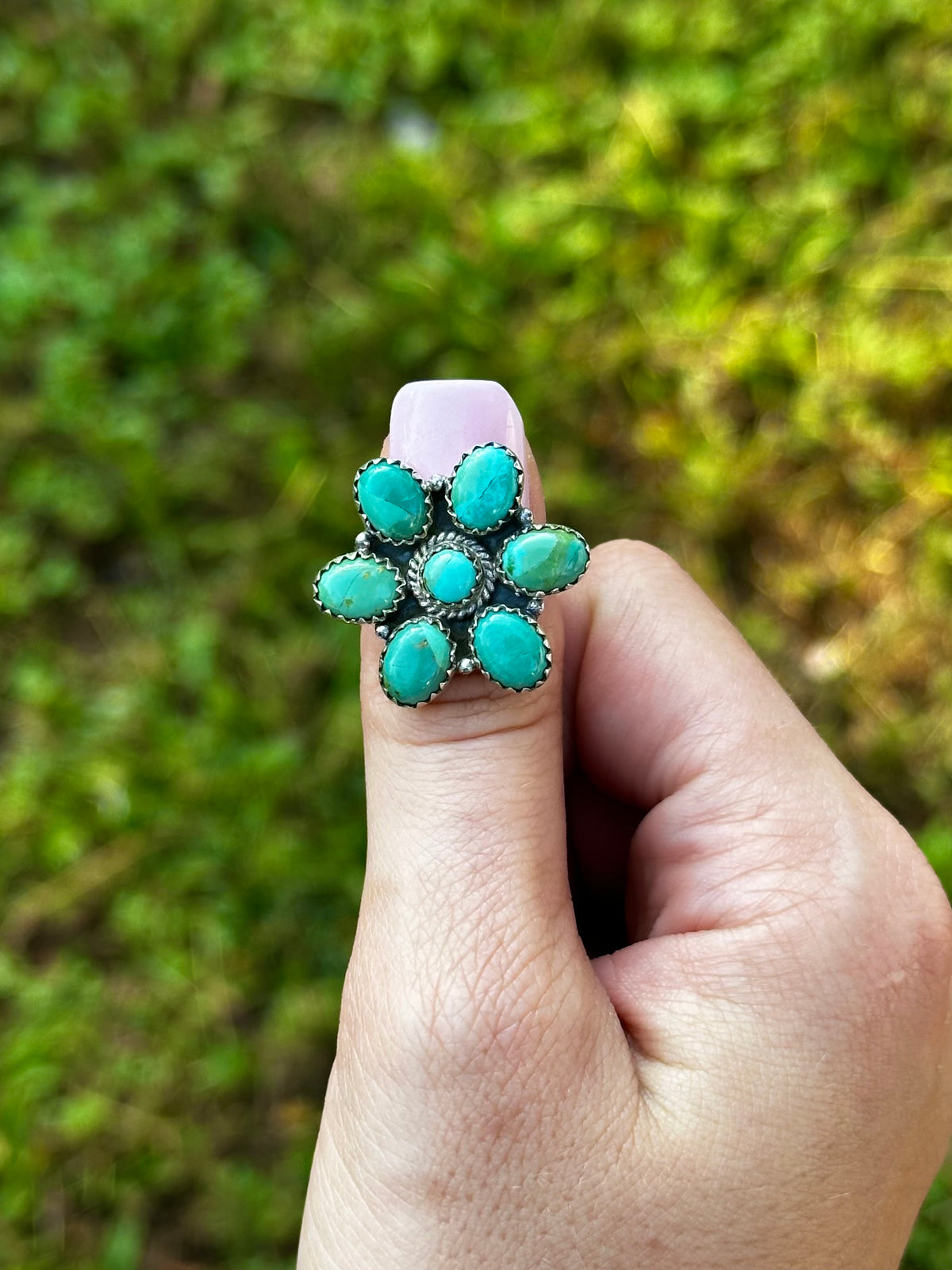 Adjustable kingman flower ring