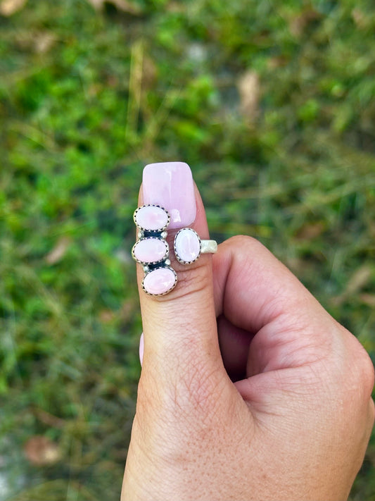 Adjustable pink conch floater ring | size 7 plus