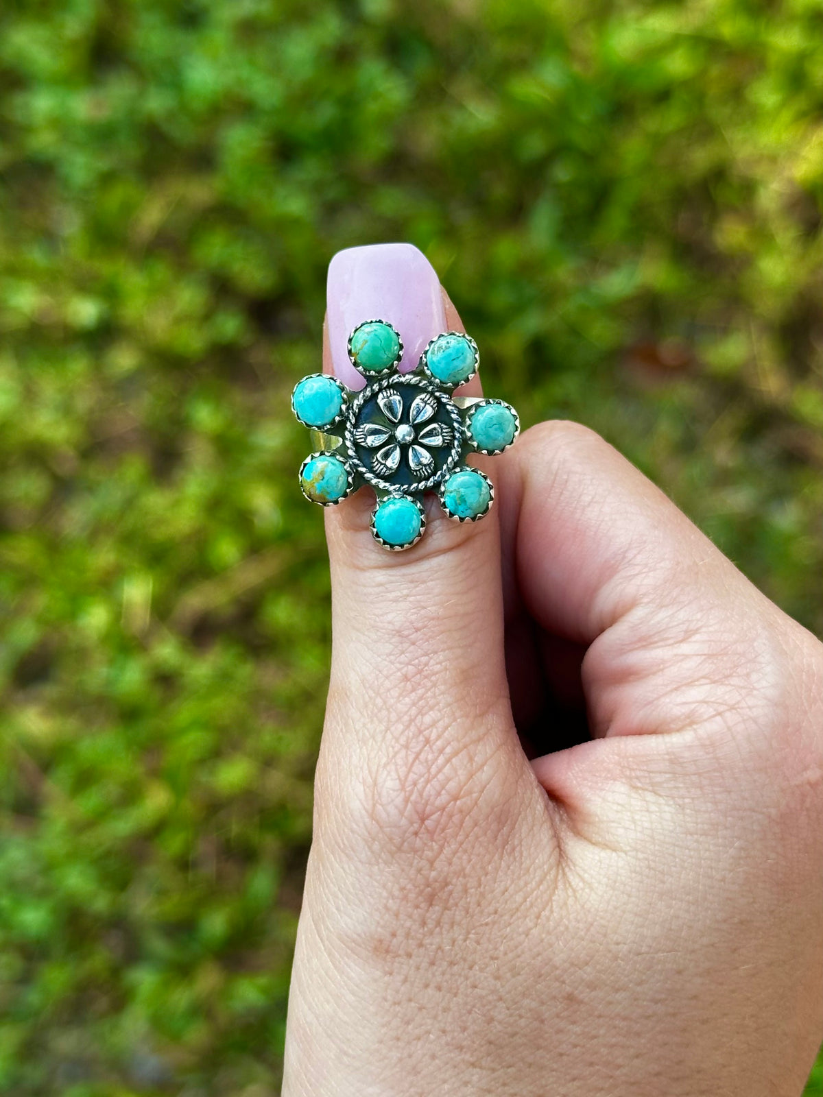Adjustable kingman flower ring