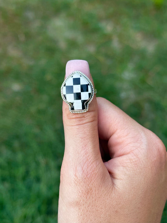 Adjustable checkered spade ring
