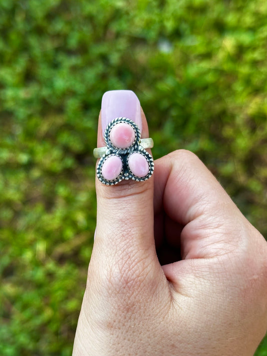 Adjustable pink conch ring