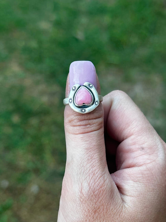 Adjustable pink conch horse shoe ring