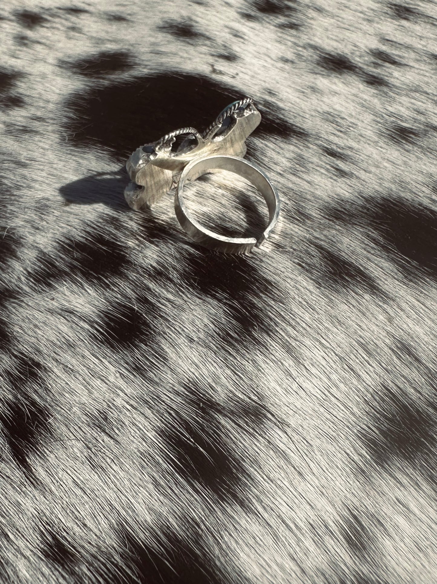 Adjustable butterfly ring