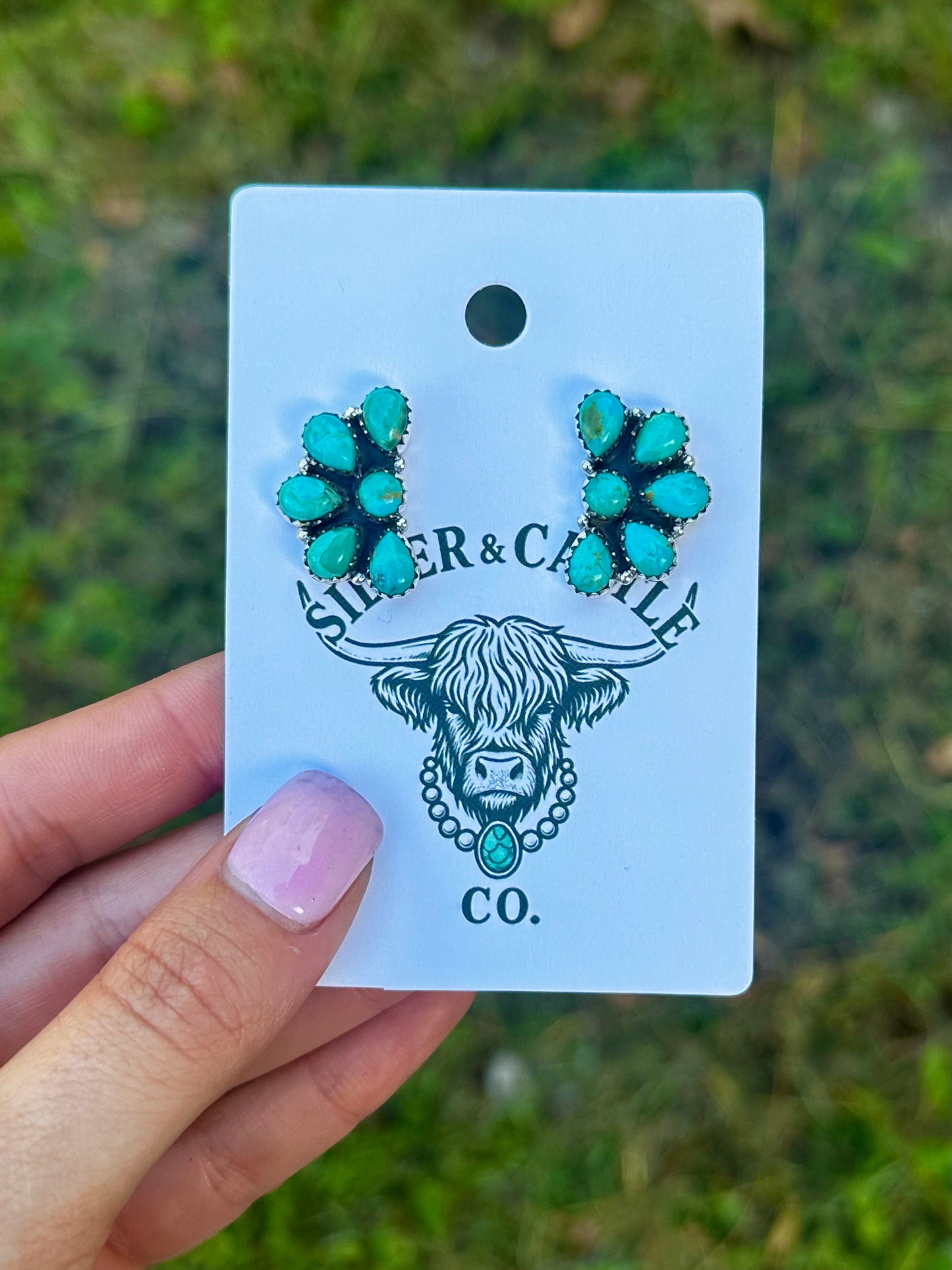 Half cluster earrings